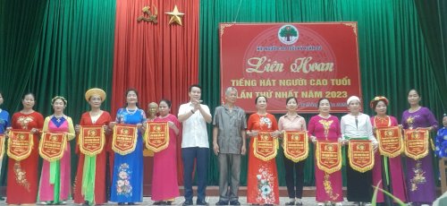 các cụ.jpg